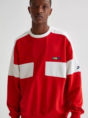 Nike vintage Red and White Colorblock Crewneck size Large thick urban outfitters